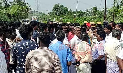 விடுதலை சிறுத்தைகள் கட்சியினர் மறியல்