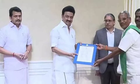 இலவச மின்சார பயனாளர்களில் 50 ஆயிரமாவது நபருக்கு மின் இணைப்பு ஆணை - முதல்-அமைச்சர் வழங்கினார்