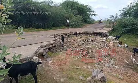 சேதமடைந்த தரைப்பாலம்; போக்குவரத்து துண்டிக்கப்படும் அபாயம்