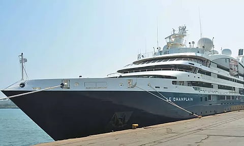 108 பயணிகளுடன் இலங்கையில் இருந்து சென்னை வந்த சொகுசு கப்பல் தாயகம் புறப்பட்டது