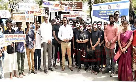 போதை பொருட்களை ஒழிக்க மாணவர்கள் உறுதிமொழி ஏற்க வேண்டும்