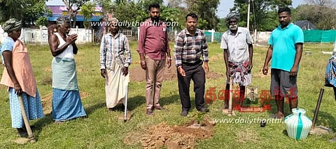 மரக்கன்றுகள் நடும் பணி