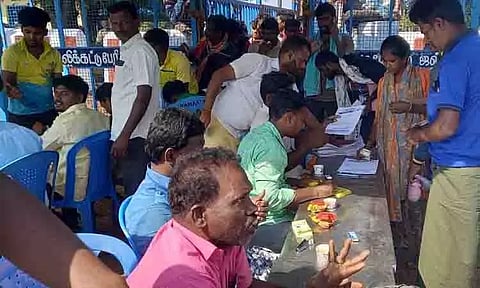 ஆர்.டி.மலையில் வருகிற 17-ந்தேதி ஜல்லிக்கட்டு: காளைகளின் உரிமையாளர்கள்- மாடுபிடி வீரர்களுக்கு டோக்கன்கள் வினியோகம்