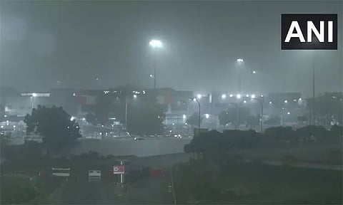 டெல்லியில் கடும் பனி மூட்டம்: ரெயில்,விமான சேவை பாதிப்பு