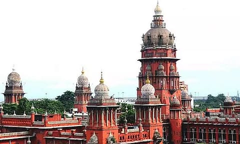 கோர்ட்டு தீர்ப்புகளை பதிவு செய்வது தொடர்பான வழக்கு - சார்பதிவாளர்களுக்கு சுற்றறிக்கை பிறப்பிக்க அரசுக்கு ஐகோர்ட்டு அவகாசம்