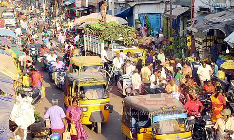 சேலம் கடைவீதியில் அலைமோதிய மக்கள் கூட்டம்
