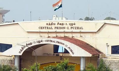 3 மணி நேரம் நடந்தது புழல் சிறையில் போலீசார் அதிரடி சோதனை - கைதிகளிடம் எதுவும் சிக்கவில்லை