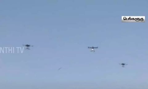 ராணுவ தினத்தை முன்னிட்டு தேசியக்கொடியுடன் பறந்த டிரோன்