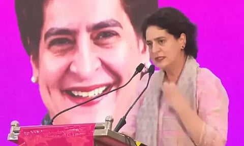 கர்நாடகாவில் காங்கிரஸ் ஆட்சிக்கு வந்தால் குடும்பத்தலைவிகளுக்கு மாதம் ரூ.2 ஆயிரம்: பிரியங்கா காந்தி