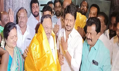 முன்னாள் மத்திய அமைச்சர் மு.க அழகிரியுடன் உதய நிதி ஸ்டாலின் சந்திப்பு