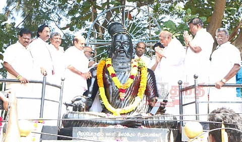 உருவச்சிலைக்கு, ரங்கசாமி மாலை அணிவித்து மரியாதை