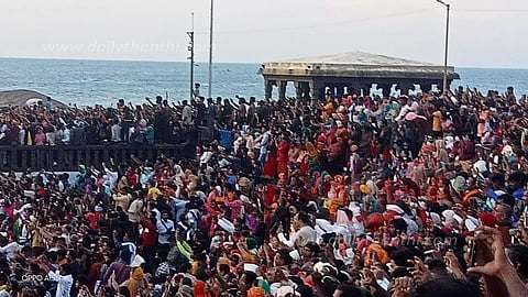 பொங்கல் தொடர் விடுமுறையையொட்டிசுற்றுலா தலங்களில் குவிந்த பொதுமக்கள்