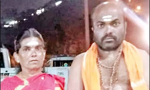 மரத்தில் ஜீப் மோதி தாய்-மகன் பலி