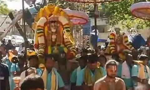 காணும் பொங்கலை முன்னிட்டு திருப்பதியில் சிறப்பாக நடைபெற்ற வேடுபறி உற்சவம்