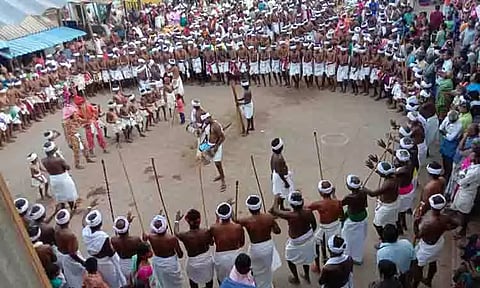 கோவில் மாடுகளுடன் நாயக்கர் இன மக்கள் தேவராட்டம்