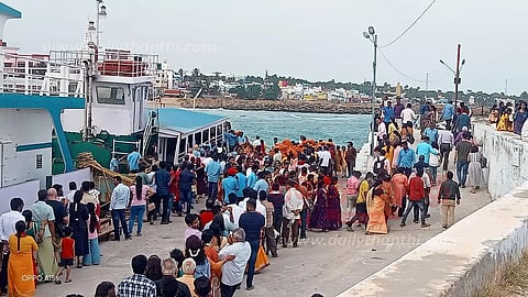 தொடர் விடுமுறையையொட்டி 3 நாட்களில் விவேகானந்தர் மண்டபத்தை 40,700 பேர் பார்வையிட்டனர்