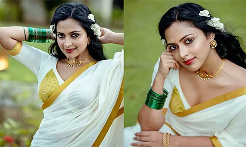 கோவிலுக்குள் செல்ல நடிகை அமலா பாலுக்கு அனுமதி மறுப்பு...! 2023-ம் ஆண்டிலும் இந்த நிலையா வருத்தம்...!