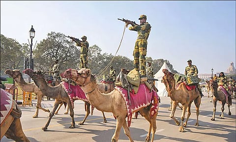 டெல்லி குடியரசு தின விழாவில் 50 போர் விமானங்கள் பங்கேற்பு: பொதுமக்களுக்கு 32 ஆயிரம் டிக்கெட் விற்பனை