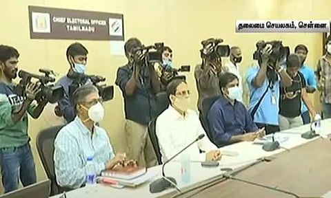 ஈரோடு கிழக்கு சட்டமன்ற தொகுதி இடைத்தேர்தல் - பறக்கும்படை, கண்காணிப்புக்குழுக்கள் அமைக்க உத்தரவு