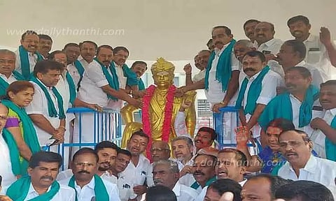 ஈரோடு கிழக்கு சட்டமன்ற தொகுதி இடைத்தேர்தலில் அ.தி.மு.க. கூட்டணியின் வெற்றி தமிழகத்தின் திருப்புமுனையாக அமையும்;முன்னாள் அமைச்சர் கே.ஏ.செங்கோட்டையன் தகவல்