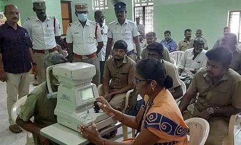 டிரைவர்களுக்கு கண் பரிசோதனை முகாம்