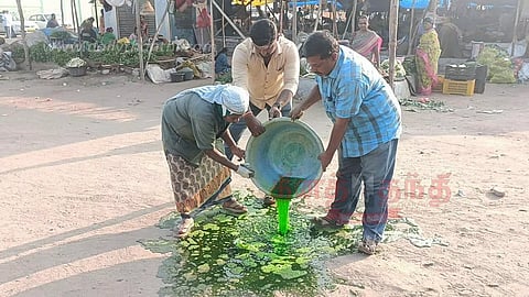 திருச்செங்கோடு தினசரி மார்க்கெட்டில்பச்சை நிறம் கலந்த பட்டாணி அழிப்பு