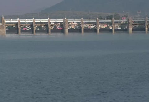 மேட்டூர் அணைக்கு நீர்வரத்துஆயிரம் கனஅடிக்கு கீழ் குறைந்தது