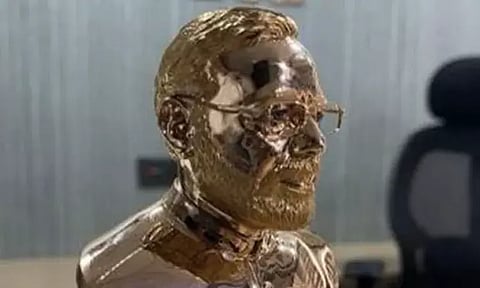 குஜராத் தேர்தல் வெற்றியை குறிக்கும்வகையில் 156 கிராம் தங்கத்தில் பிரதமர் மோடி சிலைநகை தயாரிப்பு நிறுவனம் உருவாக்கியது