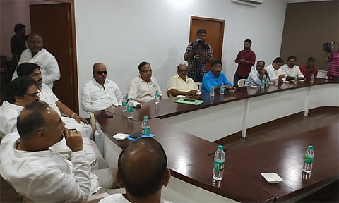 ஈரோடு கிழக்கு இடைத்தேர்தலில் காங்கிரஸ் வேட்பாளர் யார்? "ஆலோசனை நாளையும் தொடரும்" - தினேஷ் குண்டுராவ்