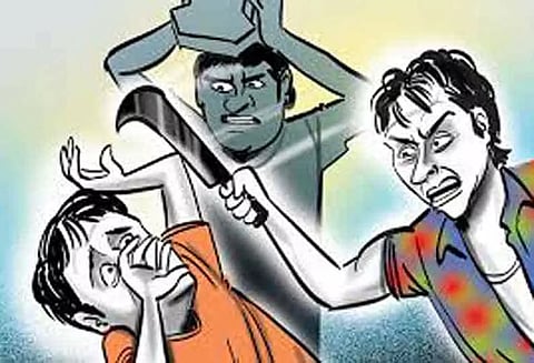 அண்ணன் மகன் மீது தாக்குதல்; தடுக்க முயன்ற விவசாயிக்கு அரிவாள் வெட்டு