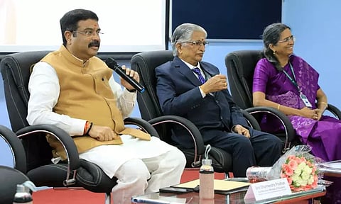 அனைத்து மாநில அரசுகளுடன் ஒன்றிணைந்து விரைவில் தேசிய கல்விக்கொள்கை - மத்திய கல்வி மந்திரி தர்மேந்திர பிரதான்