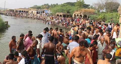 தை அமாவாசையையொட்டி தாமிரபரணி ஆற்றங்கரையில்முன்னோர்களுக்கு தர்ப்பணம்