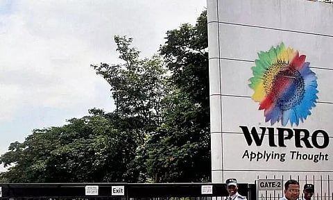 பெருநிறுவனங்களில் தொடரும் ஆட்குறைப்பு நடவடிக்கை; 452 ஊழியர்களை பணி நீக்கம் செய்த 'விப்ரோ'