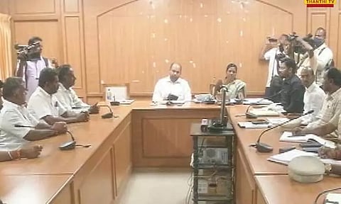 ஈரோடு கிழக்கு தொகுதி இடைத்தேர்தல் : அரசியல் கட்சி பிரதிநிதிகளுடன் மாவட்ட ஆட்சியர் ஆலோசனை