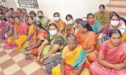 கைத்தறி நெசவாளர்கள் தர்ணா போராட்டம்