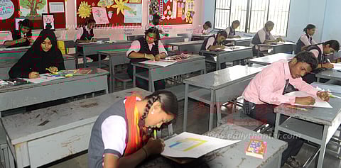 மாணவ-மாணவிகளுக்கு ஓவியப்போட்டி