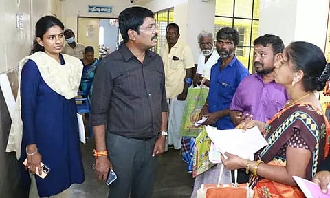 கலெக்டர் அலுவலகத்தில் நடந்தமக்கள் குறைகேட்பு கூட்டத்தில் 396 மனுக்கள் பெறப்பட்டன