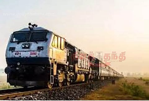 காதலனுடன் பிளஸ்-2 மாணவி ரயில் முன் பாய்ந்து தற்கொலை