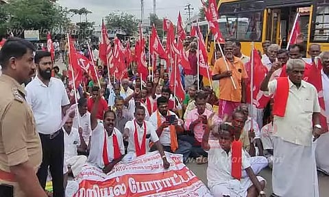 மீன் மார்க்கெட் அமைக்க கோரி மறியல்