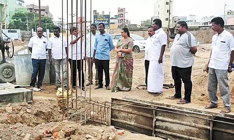 காஞ்சீபுரத்தில் காய்கறி சந்தை கட்டுமான பணி; மேயர் ஆய்வு