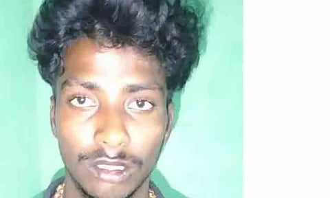 10 லிட்டர் சாராயம் பறிமுதல்; வாலிபர் கைது