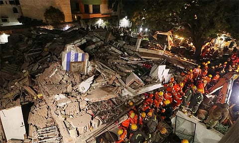 உத்தரபிரதேசத்தில் 5 மாடி கட்டிடம் இடிந்து சமாஜ்வாடி தலைவரின் மனைவி, தாய் பலி