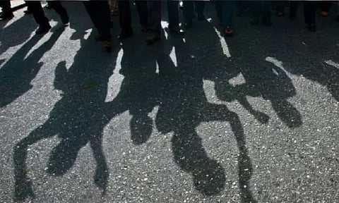 உத்தரபிரதேசத்தில் பாரத மாதா சிலைக்கு மாலை அணிவிக்க சென்ற தலித் மாணவர் மீது கொடூர தாக்குதல்...!