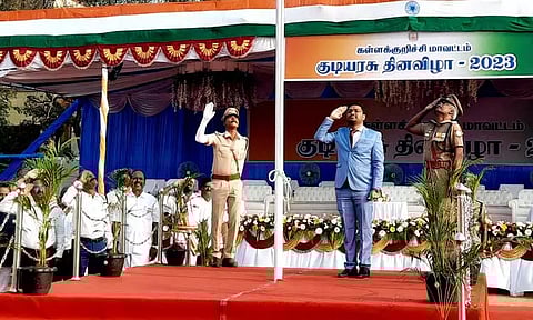 கள்ளக்குறிச்சியில் கலெக்டர் ஷ்ரவன் குமார் தேசியகொடி ஏற்றினார்