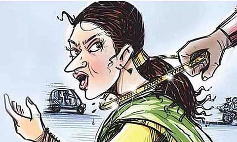 கோவில் கும்பாபிஷேக விழாவில் 2 பெண்களிடம் நகை பறிப்பு