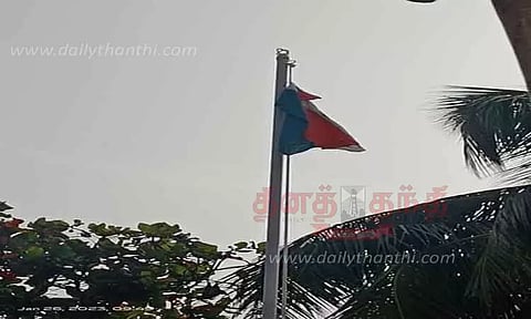 புஞ்சைபுளியம்பட்டி நகராட்சியில் பரபரப்பு:தலைவர்- தி.மு.க., காங்கிரஸ் கவுன்சிலர்கள் குடியரசு தின விழாவை புறக்கணித்தனா