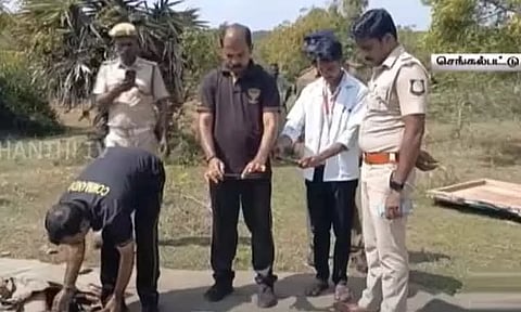 செங்கல்பட்டு: வெடிக்காத நிலையில் இருந்த 3 ராக்கெட் லாஞ்சர்கள் - பாதுகாப்பாக வெடிக்க வைத்த போலீசார்