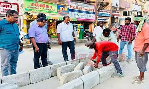 ரவுண்டானா பணிகளை மேயர் ஜெகன் ஆய்வு