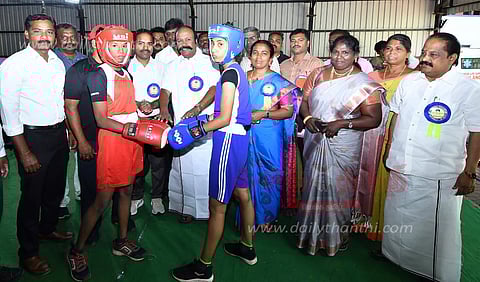 சிவகங்கையில் மாநில குத்துச்சண்டை போட்டி-அமைச்சர் கே.ஆர்.பெரியகருப்பன் தொடங்கி வைத்தார்