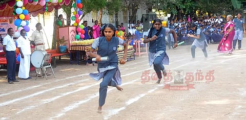 மாணவிகளுக்கான ஓட்டப்பந்தயம்